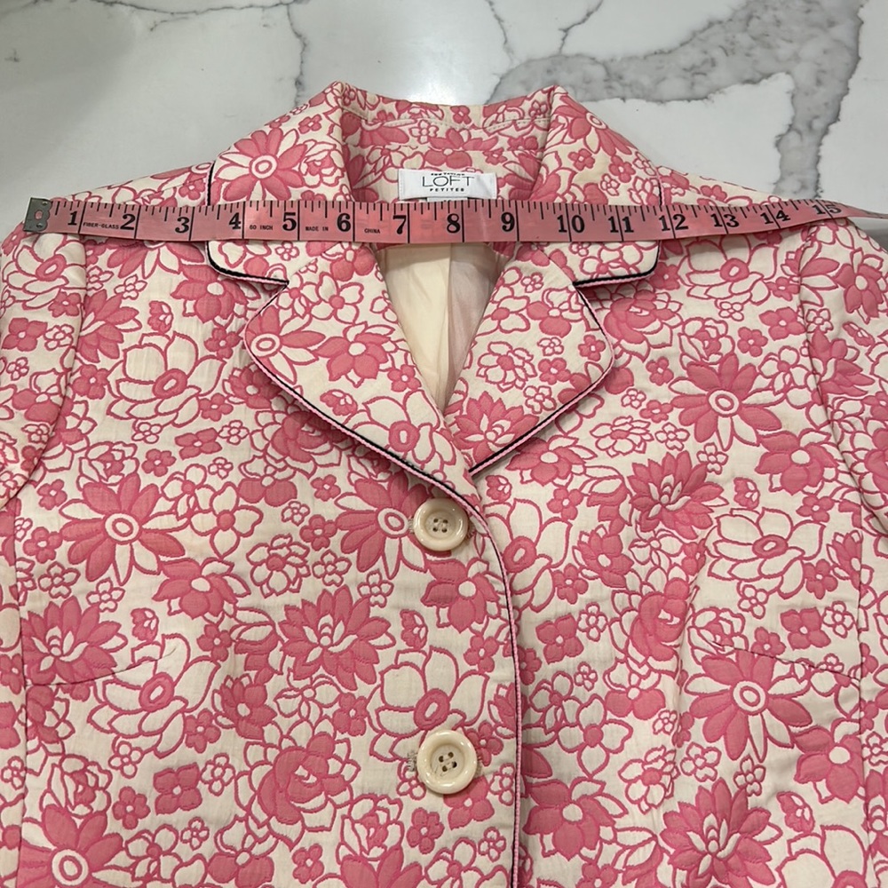 Anne Taylor Loft Blazer. Long Sleeve Faux Pockets Floral Pink & White. Size 6P - Picture 9 of 10